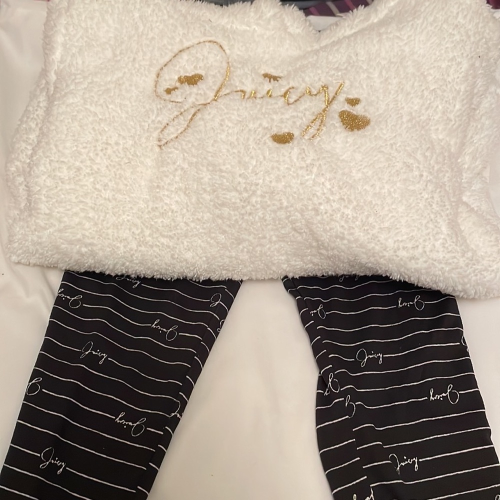 NWT Juicy couture girls 2piece set.Size 4t. Fleece hoody with branded leggings.